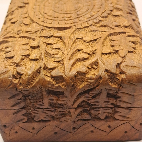 Vintage Indian hand carved wooden trinket box, jewellery box, Boho decor, ethnic - Picture 6 of 8